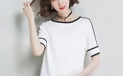 三个男人一起舔我好爽